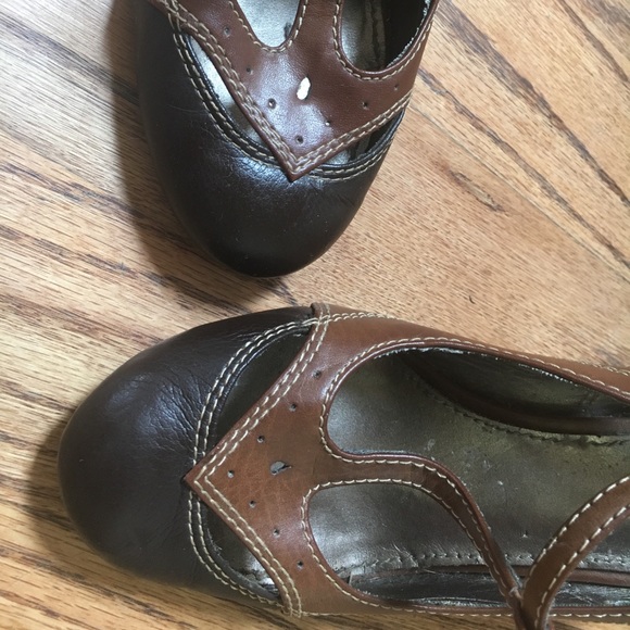 Vintage Kenneth Cole Reaction Spectator Heels - Picture 2 of 4
